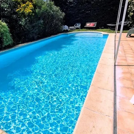 Notre-dame Avec Piscine Villa